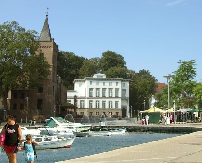 Een boot en jachthaven aan de Koekkoeksplatz in Kleve?