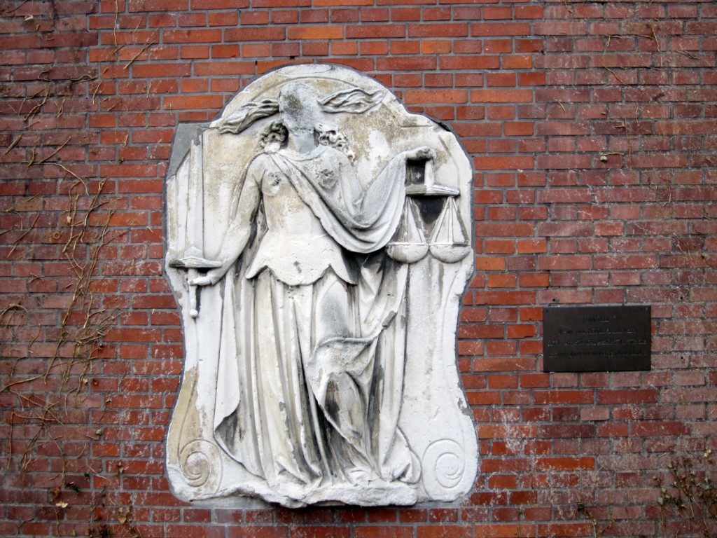 Justitia am Rathaus von Kleve