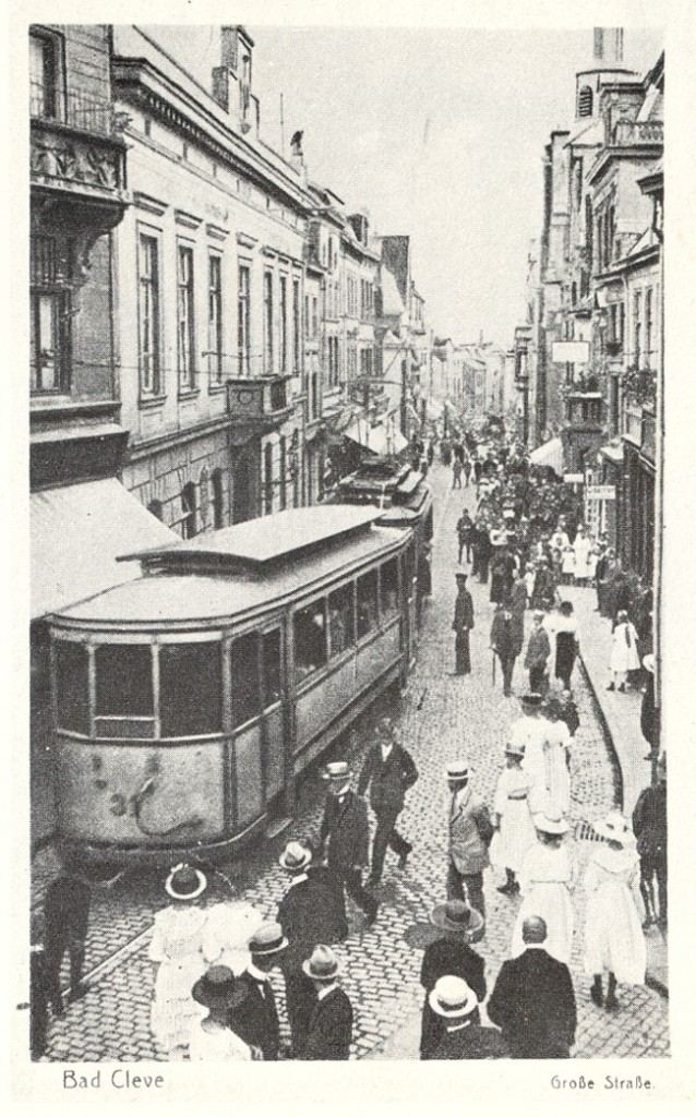 Straßenbahn auf der Große Straße in Kleve