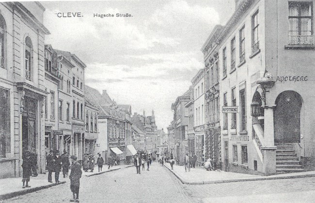Löwen-Apotheke und Zigarrenfabriken auf der Hagsche Straße in Kleve