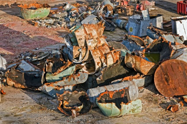 Schrott und Müll auf Kleves Mega-Ruine vor 10 Jahren