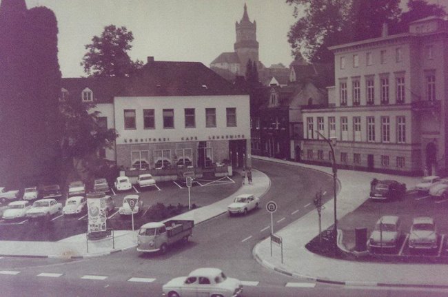 Noch bekannt? Kavarinerstraße mit Cafe' Lenkewitz