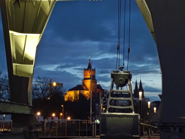 Interessanter Hafen-Durchblick
