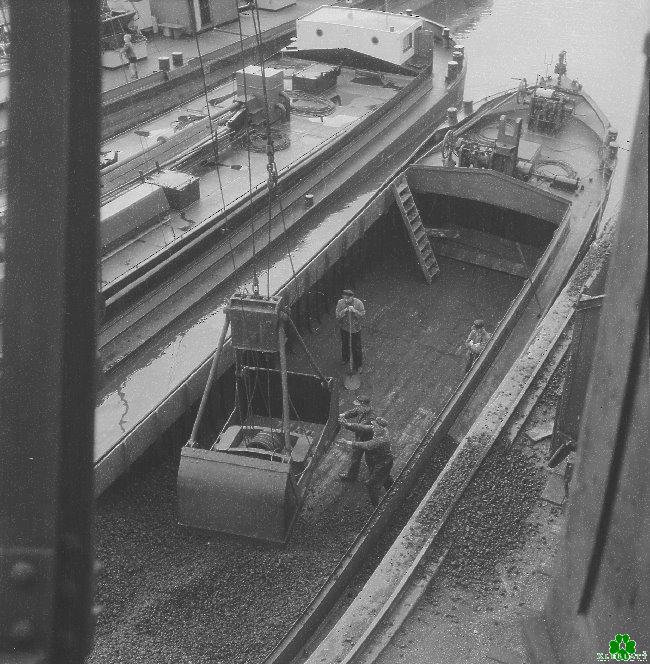 Viel Arbeit im Klever Hafen