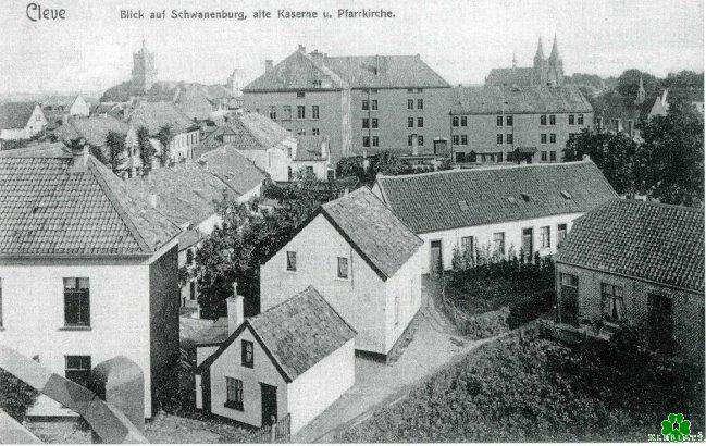 Schwanenburg, Kaserne und Pfarrkirche