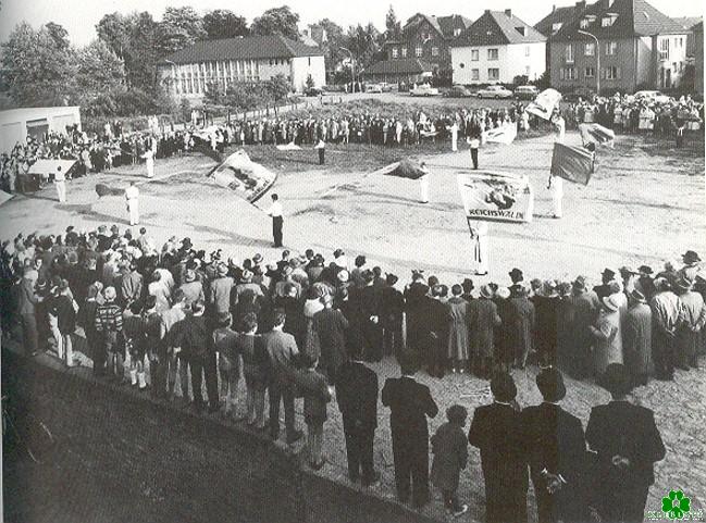 Gesehen? Fahnenschwenker in Kleve