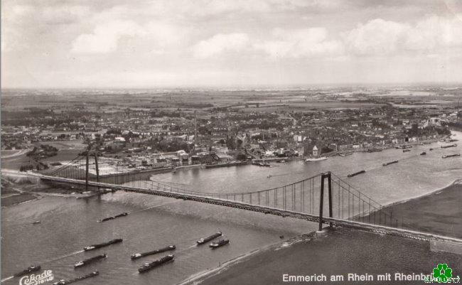 Kijk maar: het is druk onder de brug Kleve-Emmerich over de Rijn