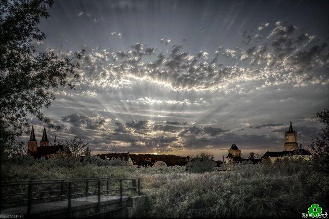 Die wunderschöne Klever Skyline im Sonnenaufgang