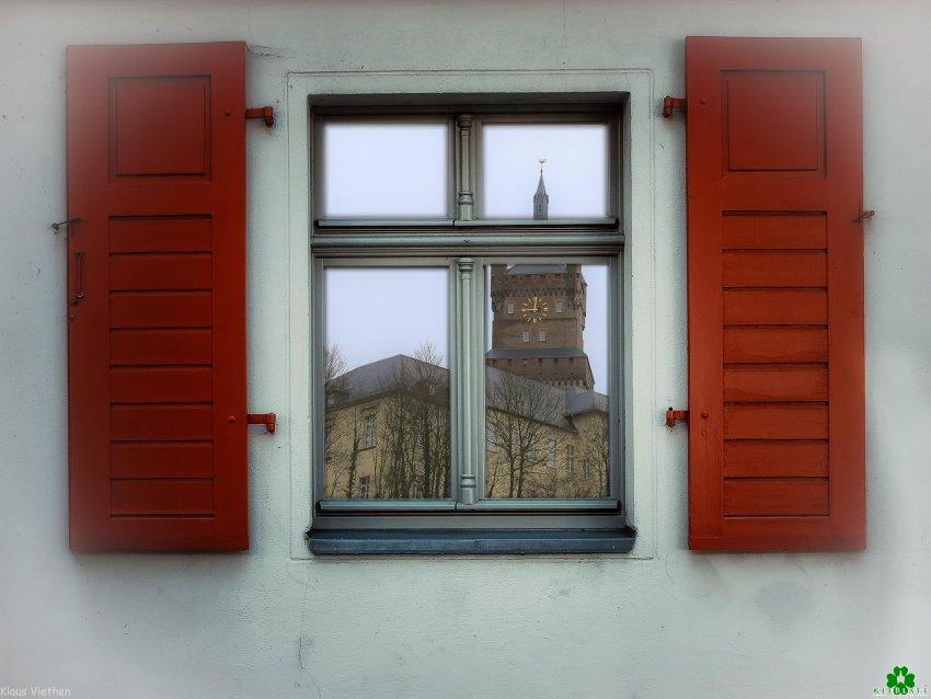 Die Schwanenburg im Fenster