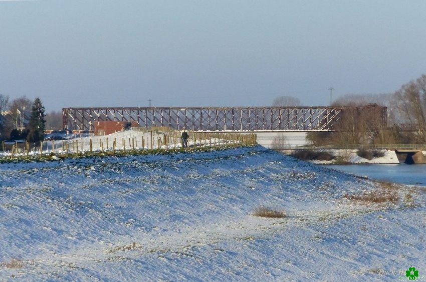 De ijskoude Altrheinbrug uit Griethausen