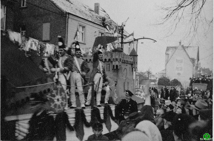 Rosenmontag auf der Emmericher Straße