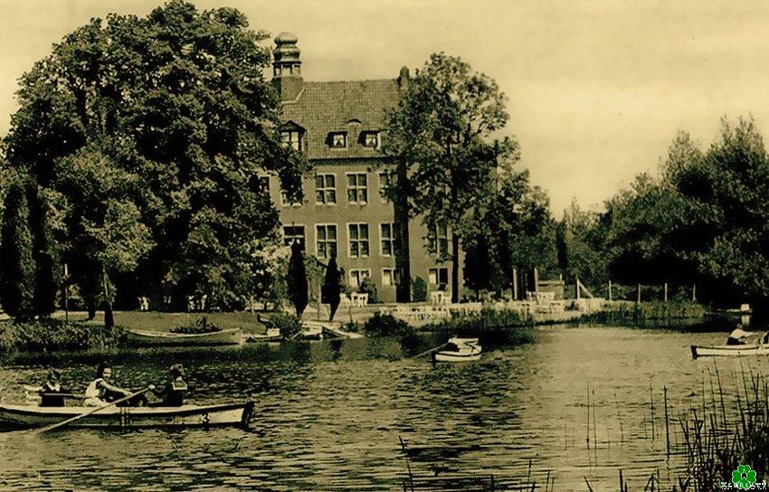 Historische Wasserburg-Idylle in Rindern