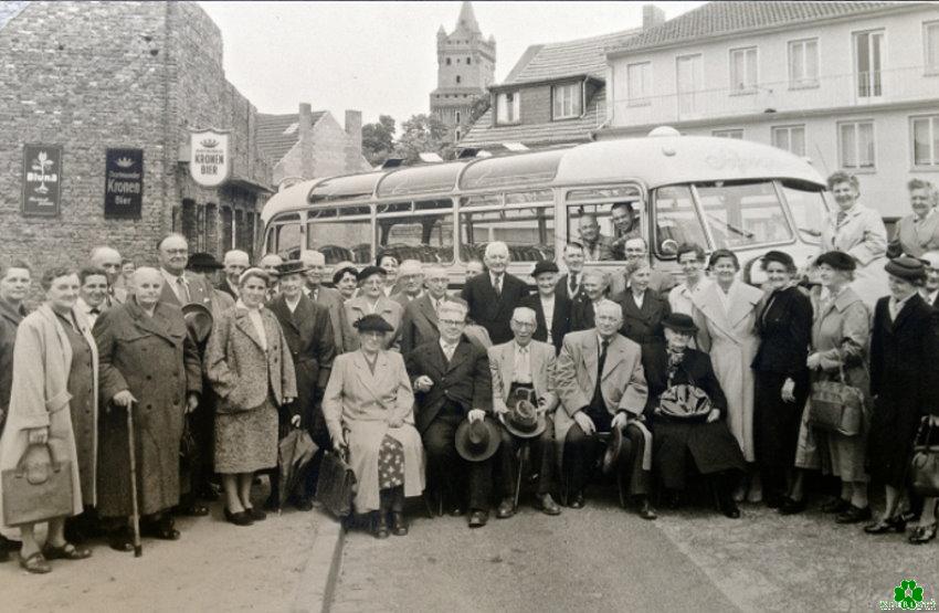 Bus-Tour-Start auf dem Kleinen Markt