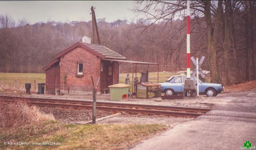 Wer kennt denn noch diesen Bahnübergang