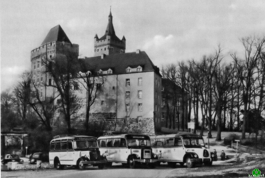 Der reisende Schwanenritter vor der Schwanenburg