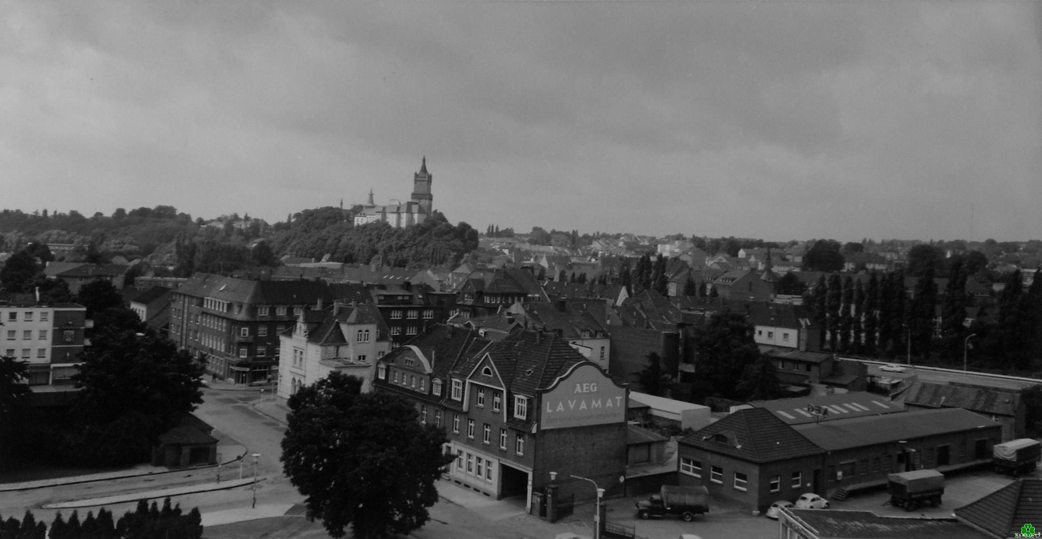 Sicht auf die Bahnhofstraße in den Fünfzigern