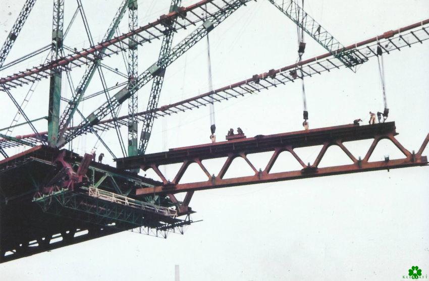 Ein neuer Träger für die Rheinbrücke