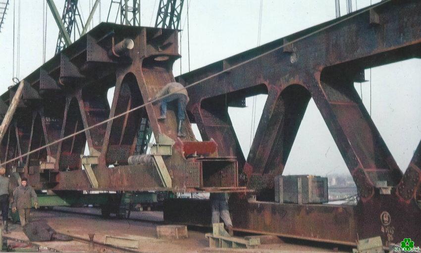Weißt Du, wo sich diese mächtigen Stahlträger befinden?