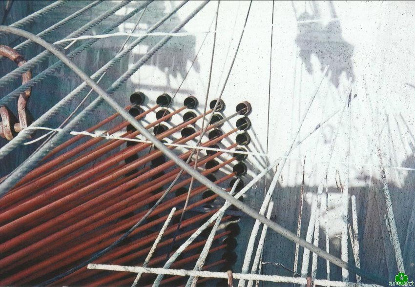 Beton und Drahtseile bei der Rheinbrücke Kleve-Emmerich