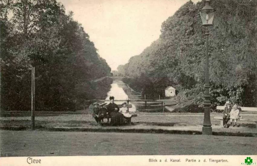 Mutt mitte Blagen aufe Bank