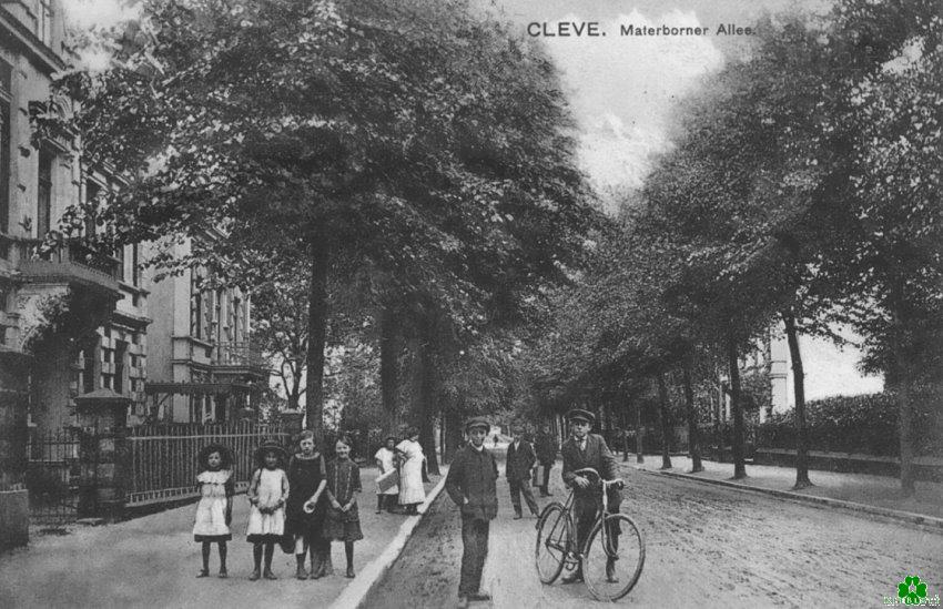 Leute mitten auf der Materborner Allee