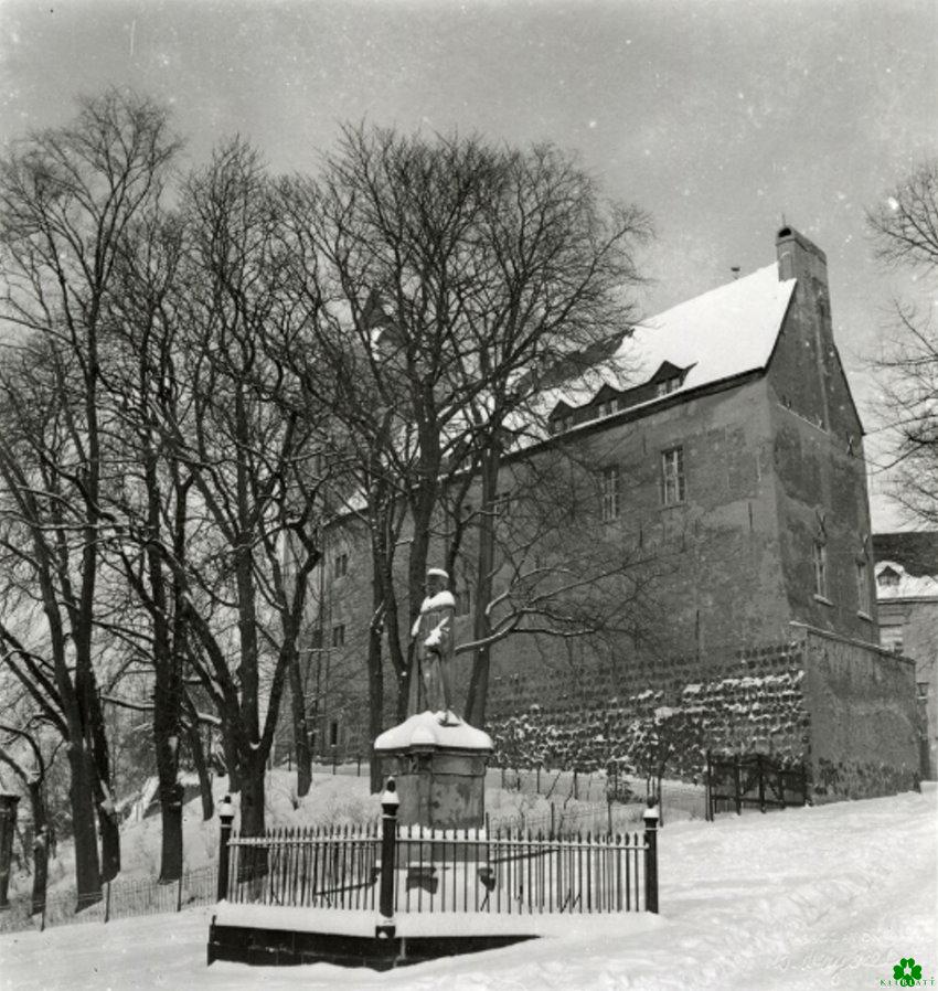 Der zugeschneite Kurfürst Sigismund an der Schwanenburg