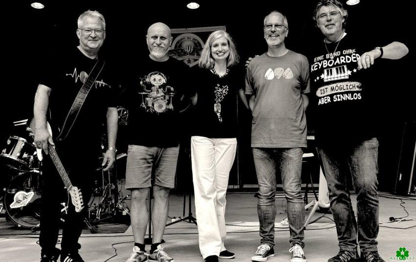 Die Beamten und der Koch spielen in Kleve